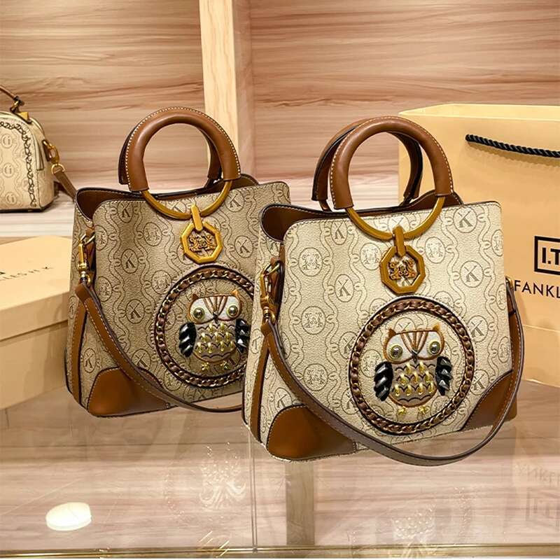 Light Brand Women's Handbag 2025 New Autumn And Winter High-End Designer Single Shoulder Crossbody Fashion Bucket Bag