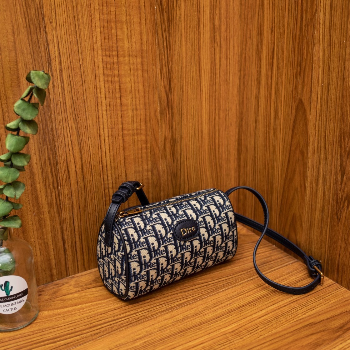 2025 Women's letter printed cylindrical bag, new style versatile and trendy small shoulder or cross body bag new design