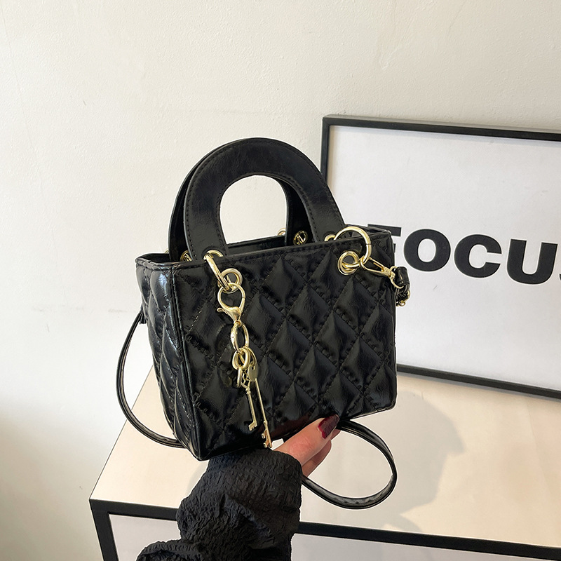 2025 Fashionable mini bag for women new style trendy fashion chain handle small square bag high-end sense single shoulder and cross body bag
