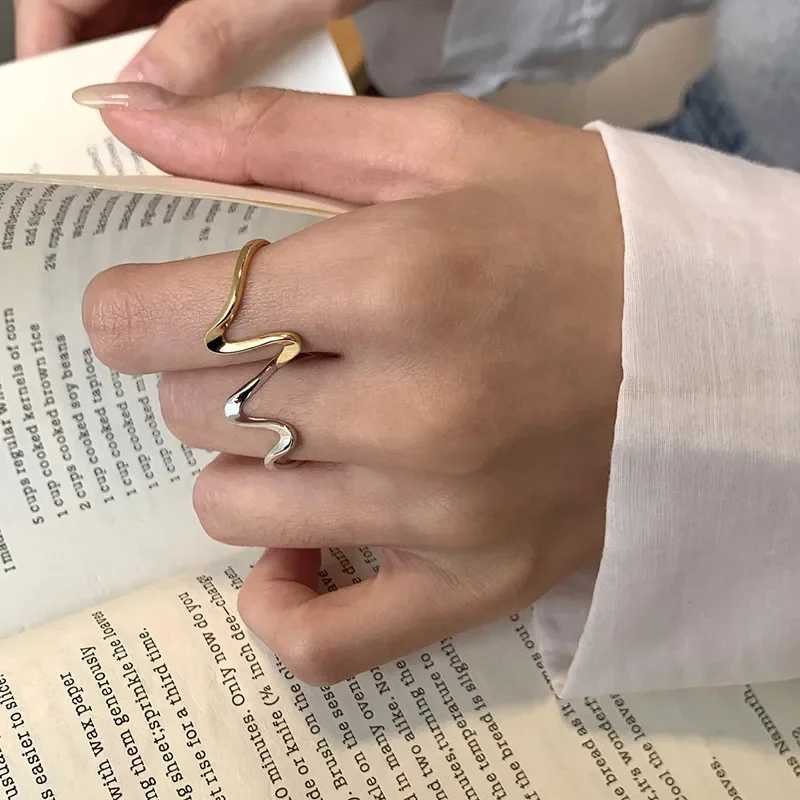 Retro geometric wave ring suitable for women stainless steel gold adjustable rock ring aesthetic wedding jewelry bijoux giftXJ250412