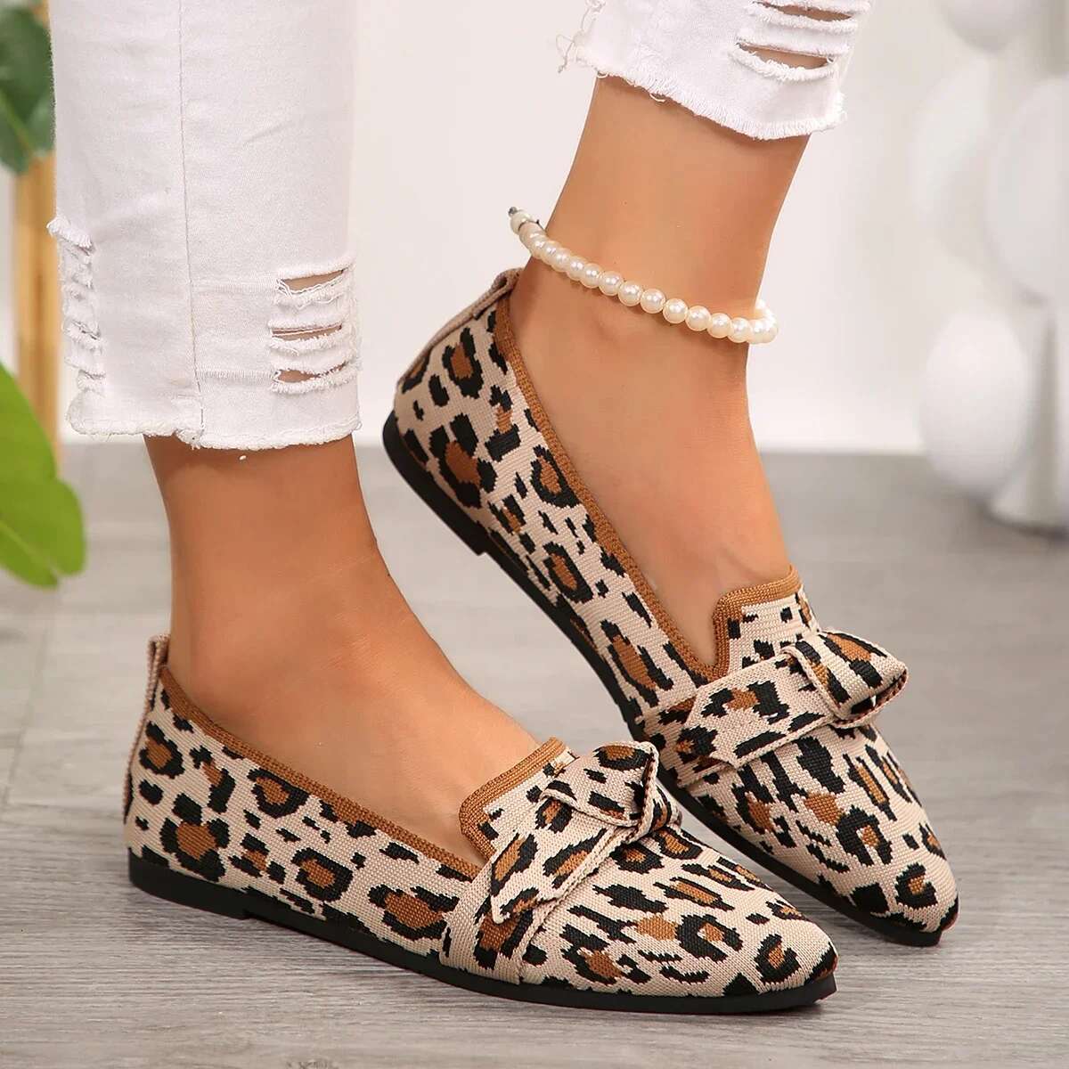 2025 Summer New Women's Bow Designer Fashion Flat Shoes Knitted Anti slip Breathable Comfortable Shoes Casual Pointed Walking Shoes