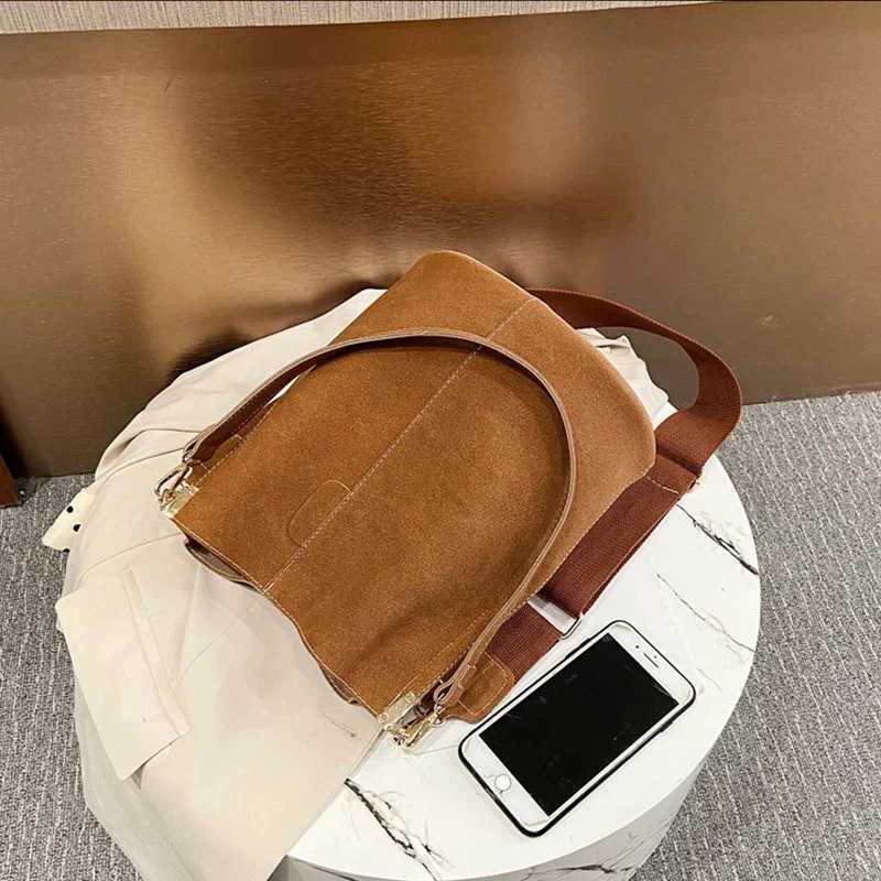 Vintage bucket bag womens Nubuck leather shoulder bag large capacity cross body bag 2021 Fi womens handbagXJ250412