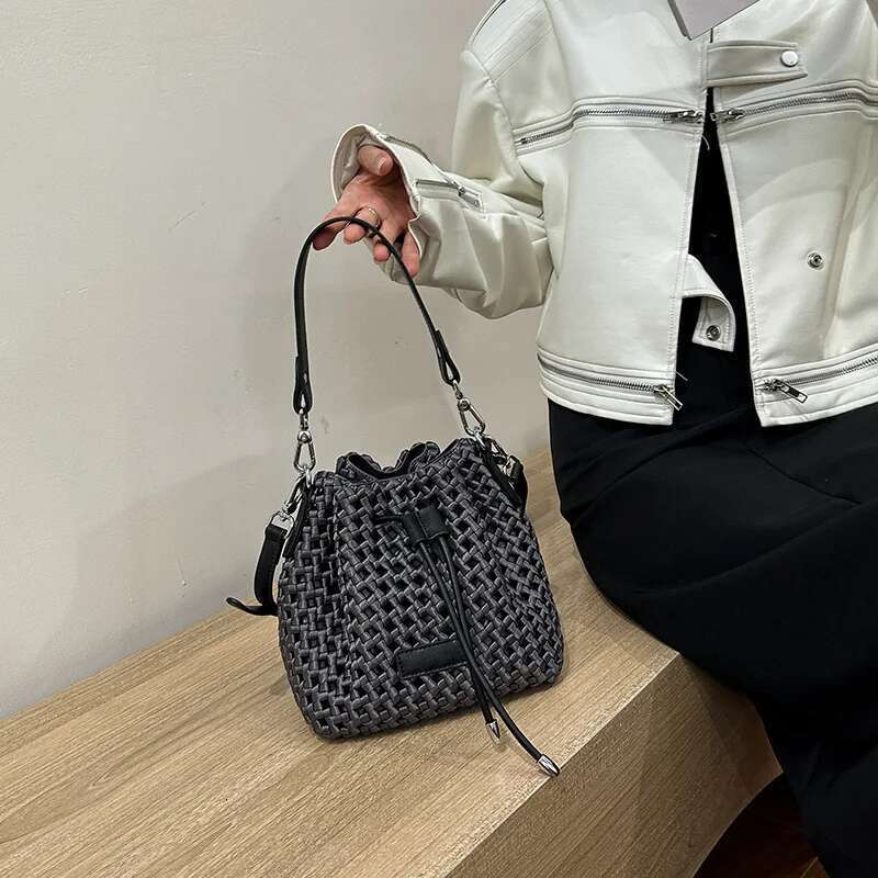 New Handbag Windmill Water Bucket Hand-Woven Niche Design Light One-Shoulder Diagonal Straddle Bag Vintage Bags