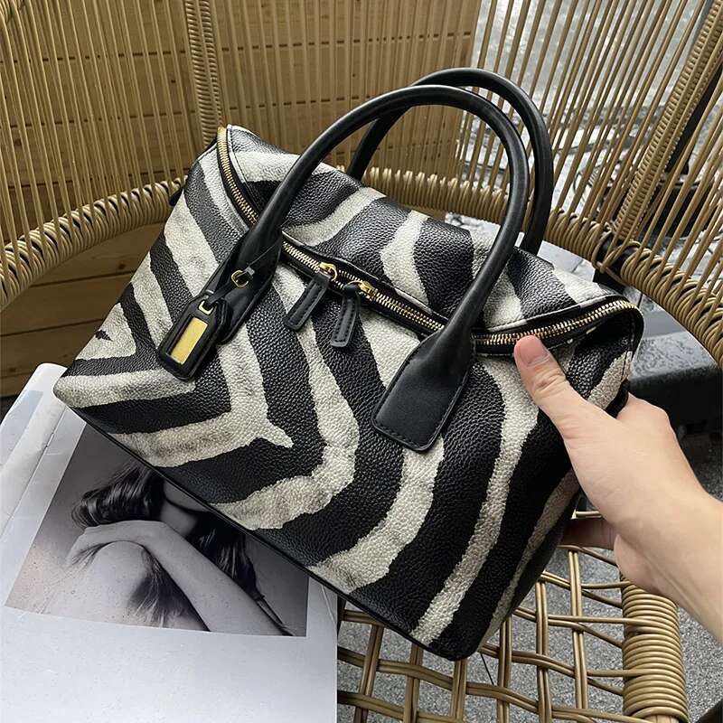 Crocodile Print Premium Handbag Design One Shoulder Crossbody Pillow Soft Leather Small Bag Black White Striped Briefcase