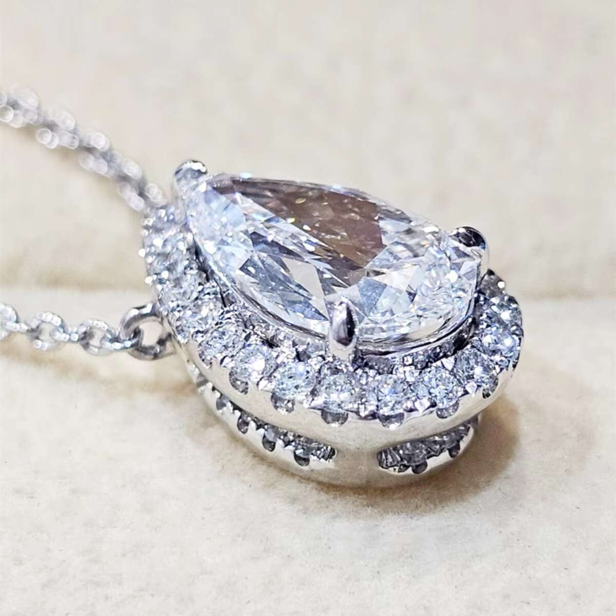 Speedin Fashion Jewelry 3CT Whiteness Pear Shaped 14k 18k White Gold Plated Halo Moissanite Necklace Pendant