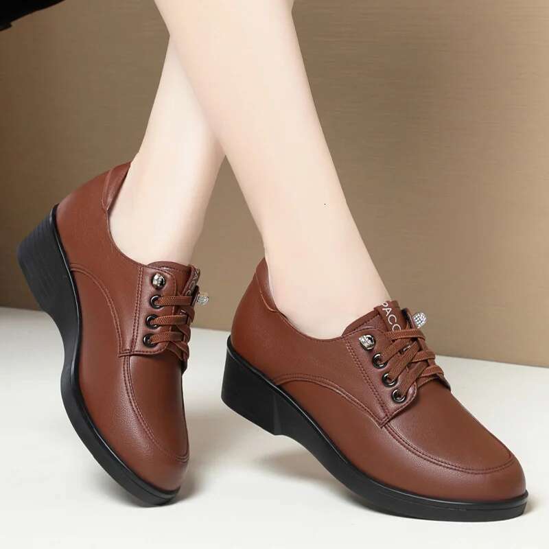 2025 New Fashionable Women's Solid Color Single Thick Bottom Designer Fashion Flat Shoes, Casual Breathable Walking and Running Soft Leather Shoe