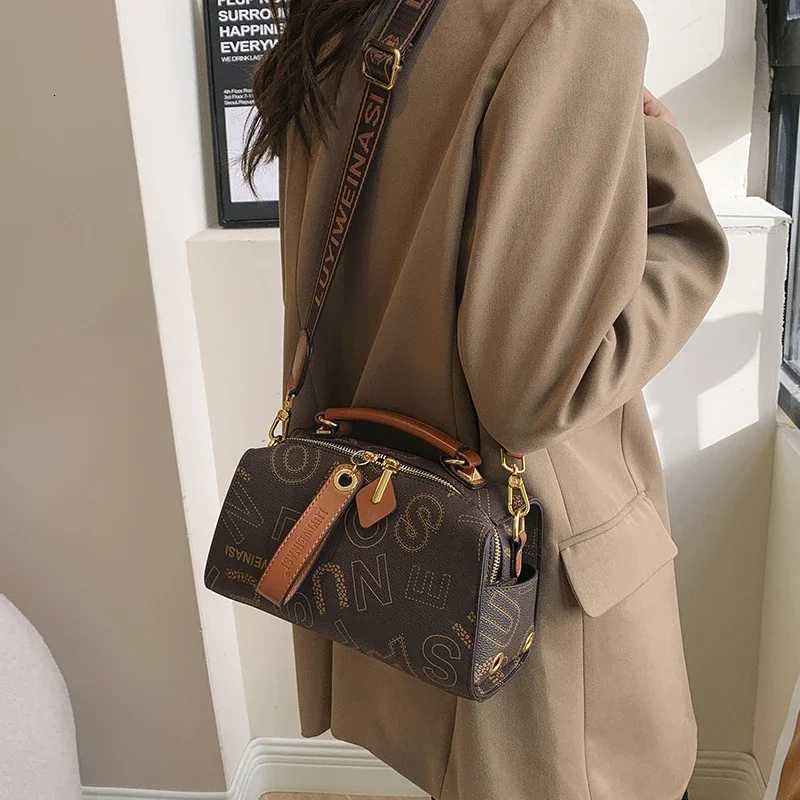 2025High-Quality Womens Messenger Bag Retro Style Handbag Luxury Designer Zipper Shoulder Bag For LadiesW251111