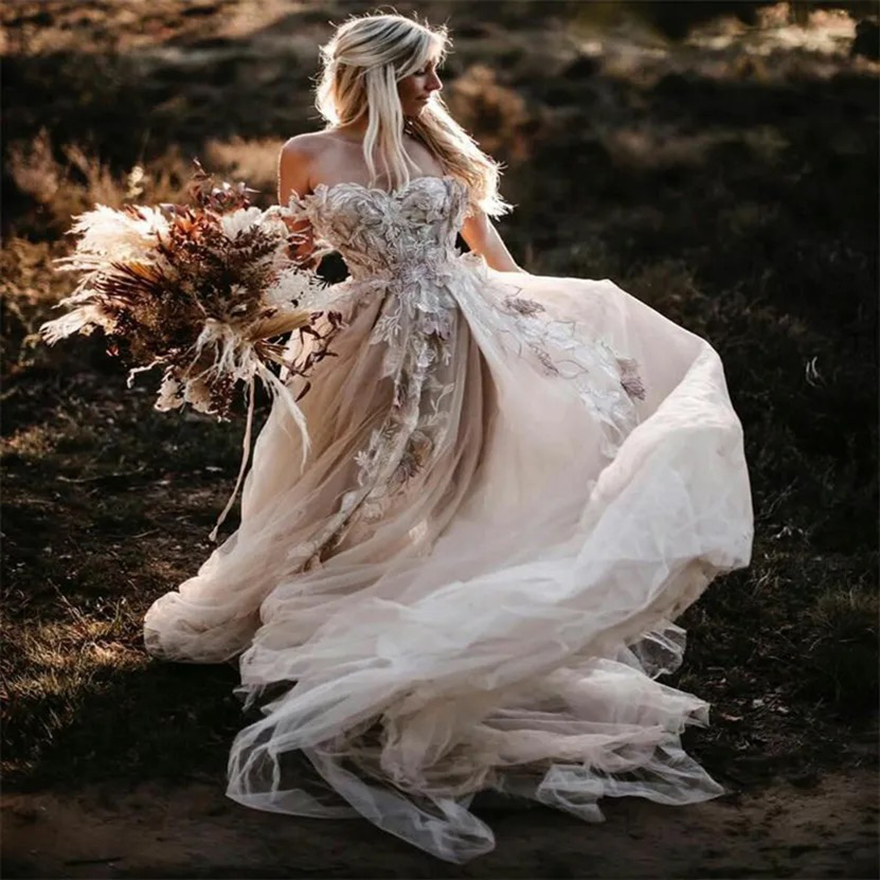 Backless 2025 Boho Wedding Dress 3D Appliqued Summer Beach Bridal Gowns Off The Shoulder Tulle Loves Lace Outdoor Lady Marriage Dresses