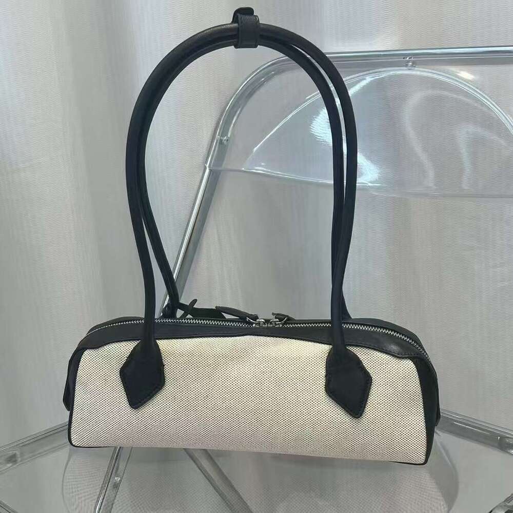 Ins Super Fire Sausage Fashionable And Niche Design High End Feeling French Stick Underarm Genuine Leather Shoulder Bag