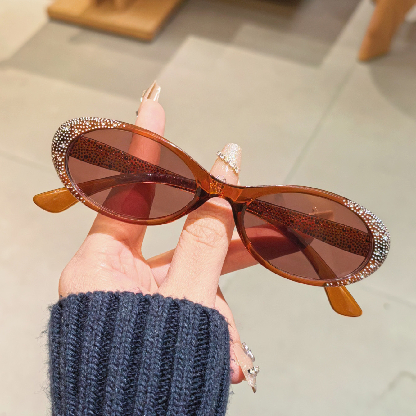 25 new oval frame sunglasses, sun shading, travel purple, fashionable diamond studded sunglasses