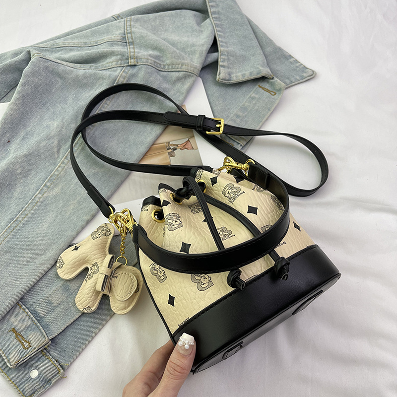 High-end fashionable women's new style hand-held bucket small versatile shoulder stylish cross body bag