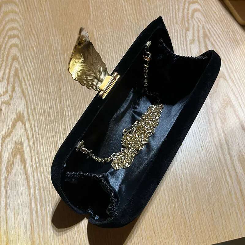 European American Retro Banquet Fashion Women'S Handbag Chain Crossbody Veet Paired With Evening Dress Bag
