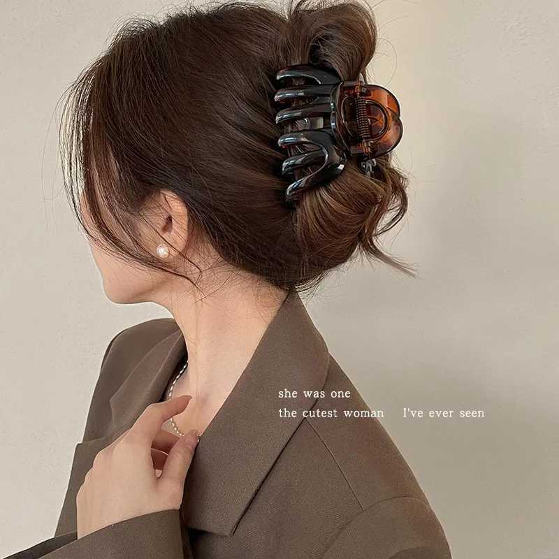 Large Hollow Out Hair Claw Clips Crab Clamps Women Girls Ponytail Big PC Plastic Hair Barrettes Hairpin Hair Accessories Fashion Y2504012