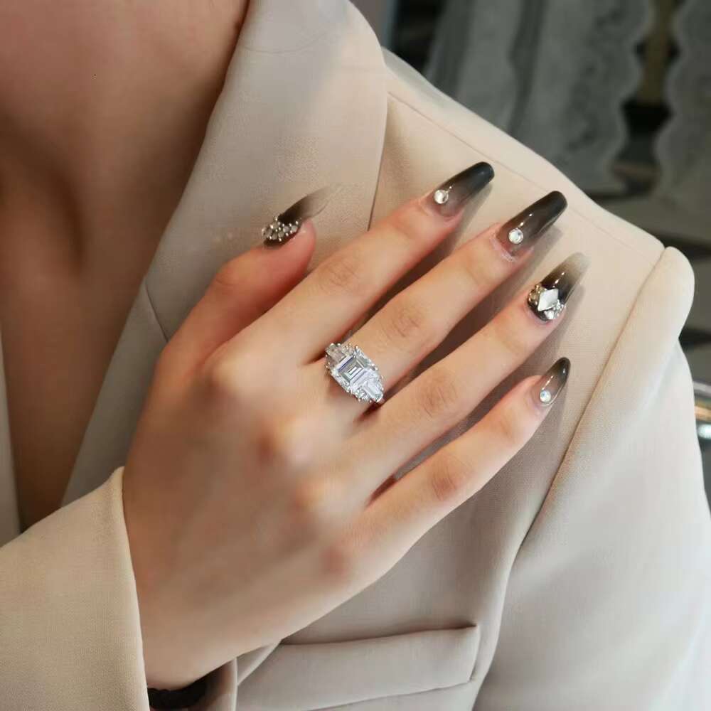 Wholesale 4ct Moissanite 8*10mm Emerald Cut 925 Sterling Silver Womens Wedding Rings for Parties and Engagements