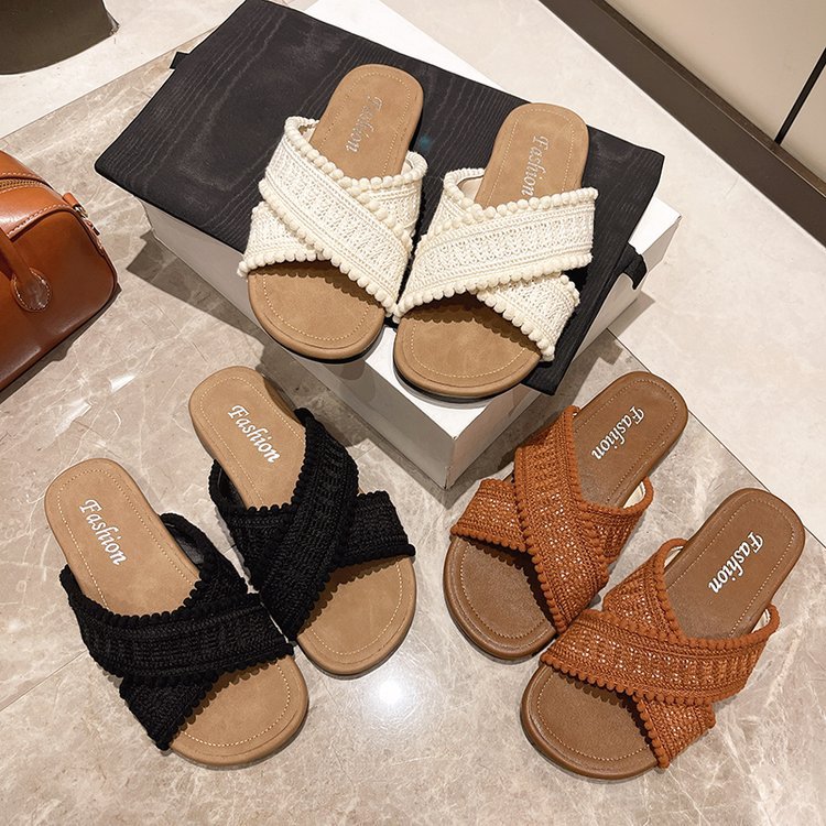 Ladies 2025 summer new fashion good-looking all ethnic wind sandals outdoor non-slip retro woven cross flat shoes beach shoes