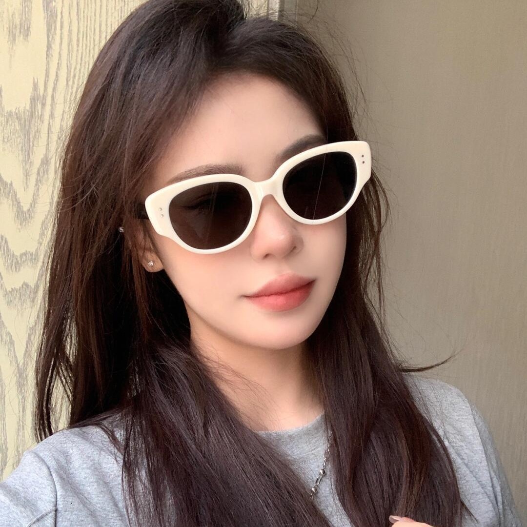 New fashionable street photography UV resistant sunglasses, spicy girl style small frame oval cat eye sunglasses