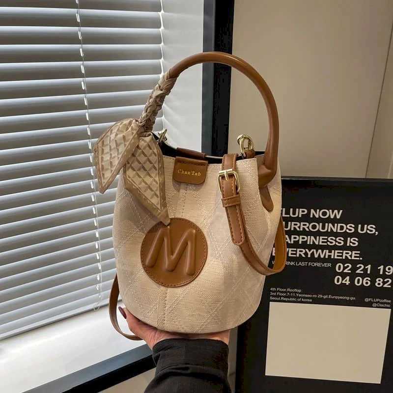 Ladies handbag casual Korean Fi cross body bag Ahetic Design luxury womens handbag hot selling item bucket bagXJ250412