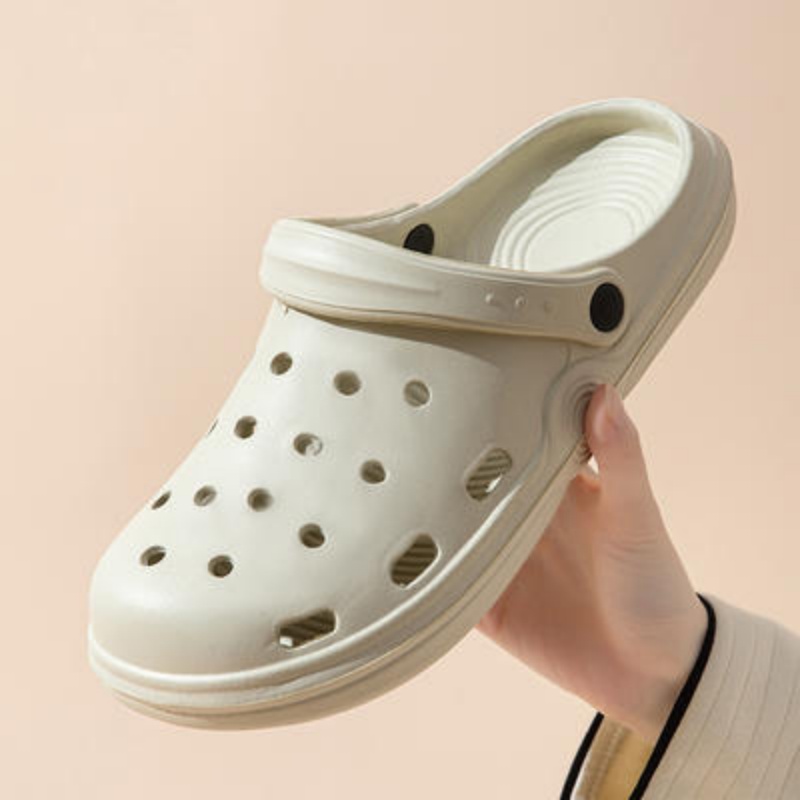 New free summer women fashionable flat bottomed beach shoes in white and black sizes 36-45 designer outdoor slippers