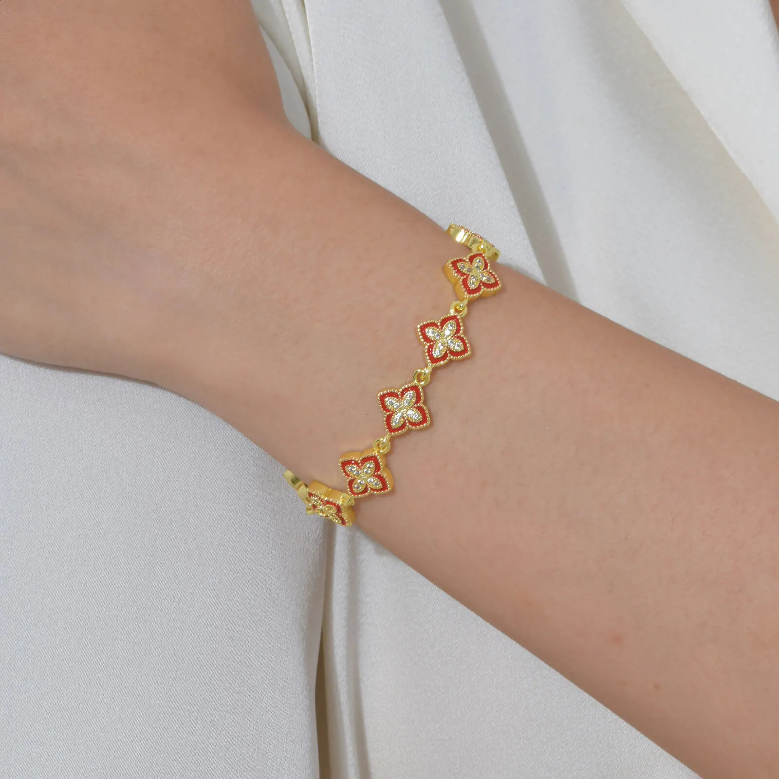 Vnox gorgeous four leaf clover bracelet Dainty zircon flower chain fashion jewelry gift for mom and girlfriend 250410