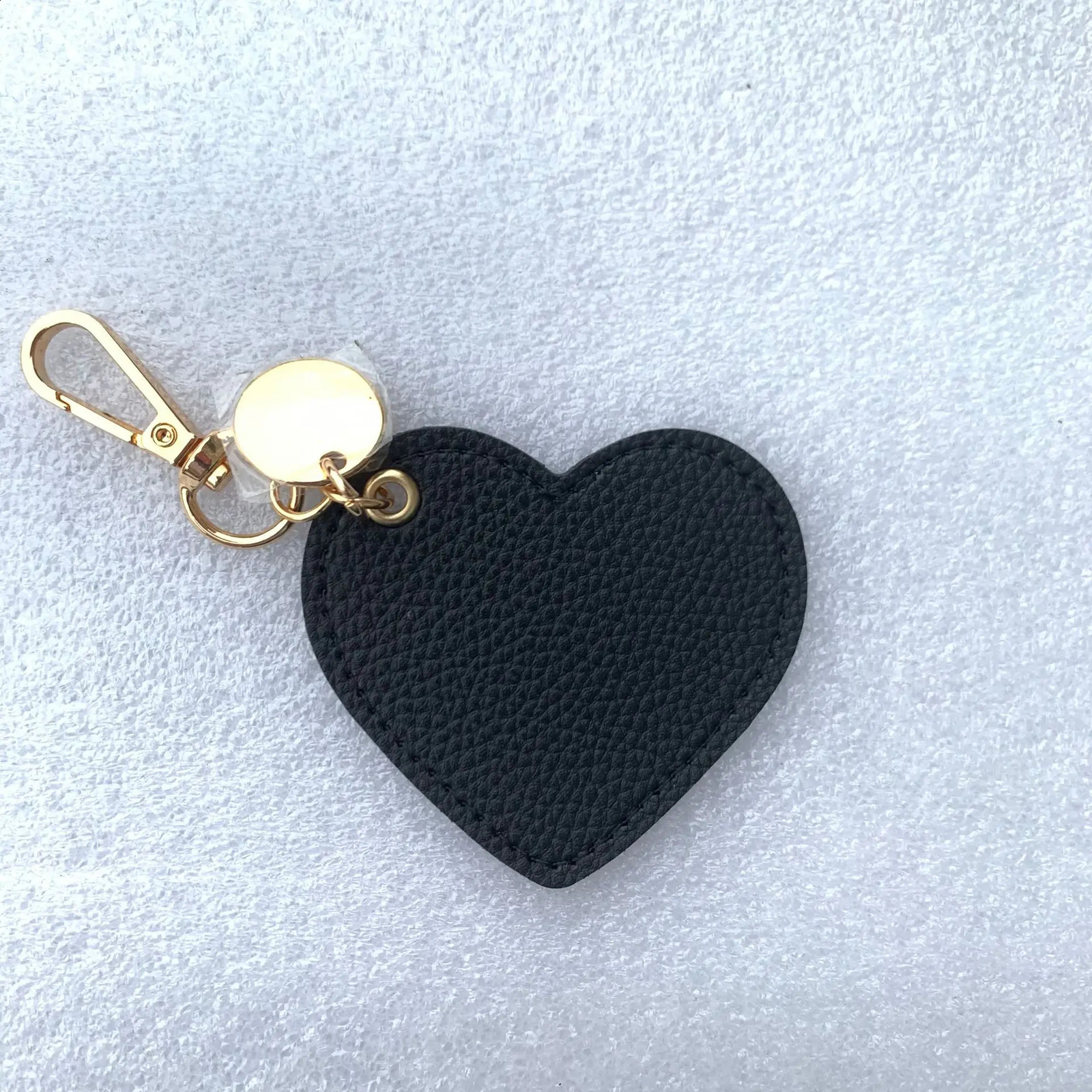 Fashion Peach Heart Keychain PU Leather Keychain Pendant Heart shaped Car Keychain Gift Valentines Day Jewelry Gift 250409