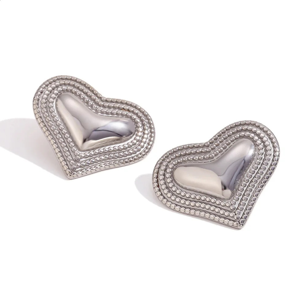 Fashionable and simple heart-shaped jewelry earrings made of stainless steel 18k PVD gold-plated waterproof earring accessories 250409