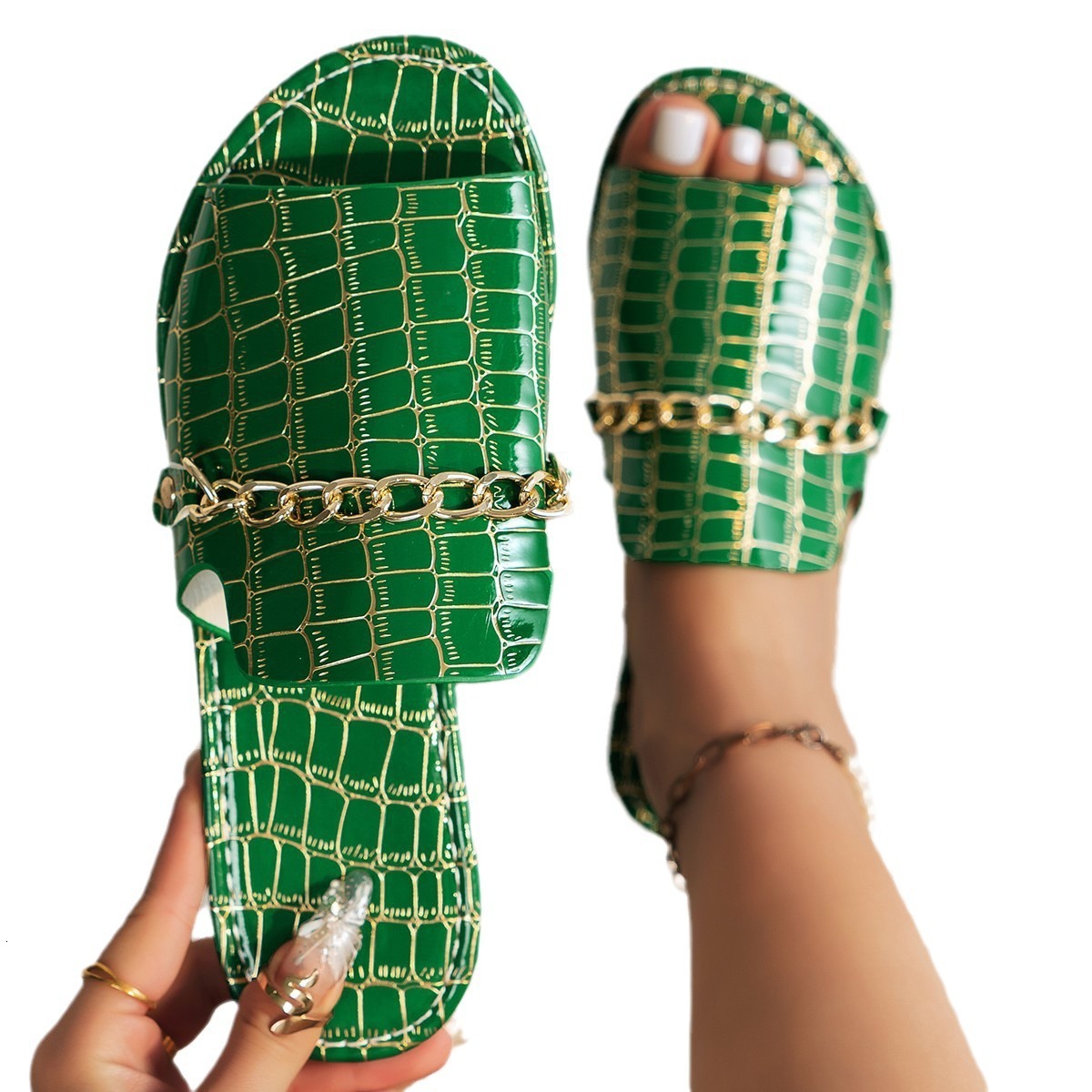 2025 plus size women's summer crocodile patterned chain fashion casual beach slippers