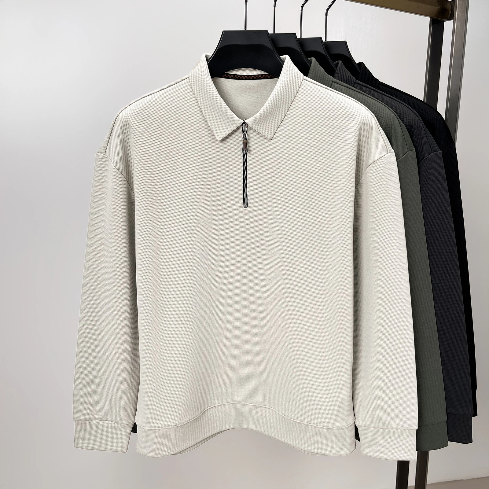 High quality long sleeved mens polo shirt with automatic fashionable collar and half zipper high-end minimum casual T-shirt 250411