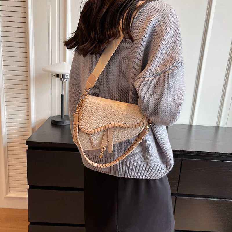 The Perfect Classic Elegant Leather Tote Bags For Women From Famous Designer Luxury Brand EssentialW251111