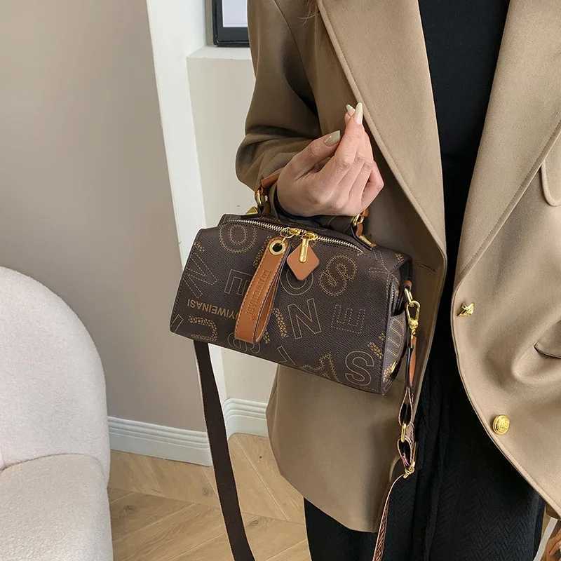 2025High-Quality Womens Messenger Bag Retro Style Handbag Luxury Designer Zipper Shoulder Bag For LadiesW251111