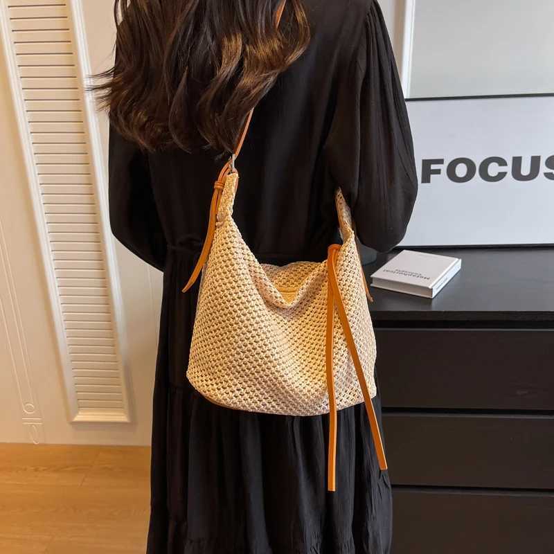 Luxury design Str womens large capacity handbag casual womens shoulder cross body bag solid color womens handbag summer beach walletXJ250412