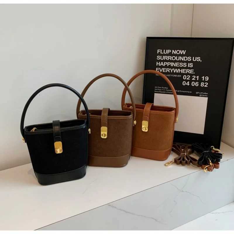 Stylish Vintage Crossbody Handbag For Women With Leather Finish And Large Capacity For Business CommuterW251112