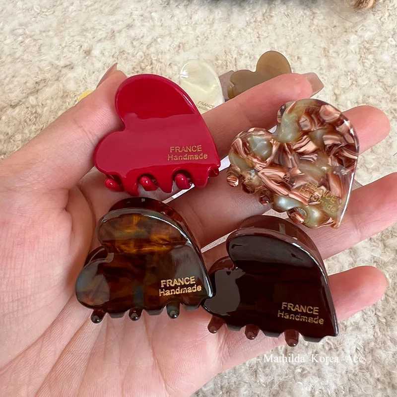New 3.5cm small hair claw vinegar hair crab suitable for girls cute heart-shaped hair lips female hair accessories hair clips Y2504012