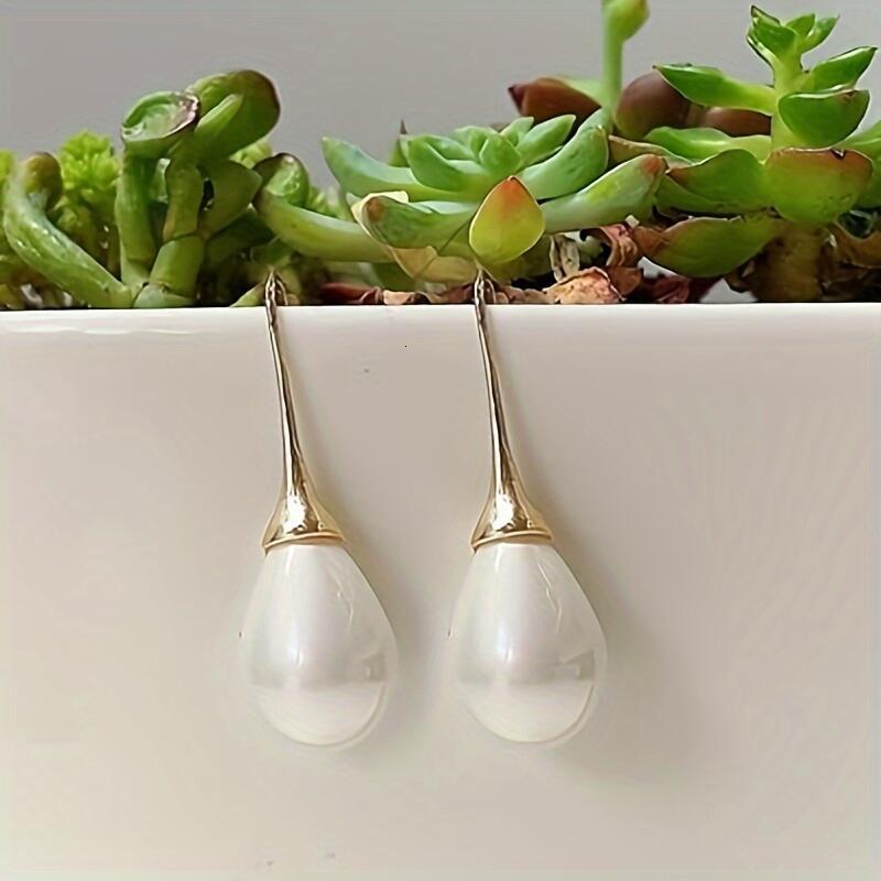 Elegant Gold-Tone Teardrop Earrings - 4g Ultra-Light, Must-Have Accessory for Every Outfit