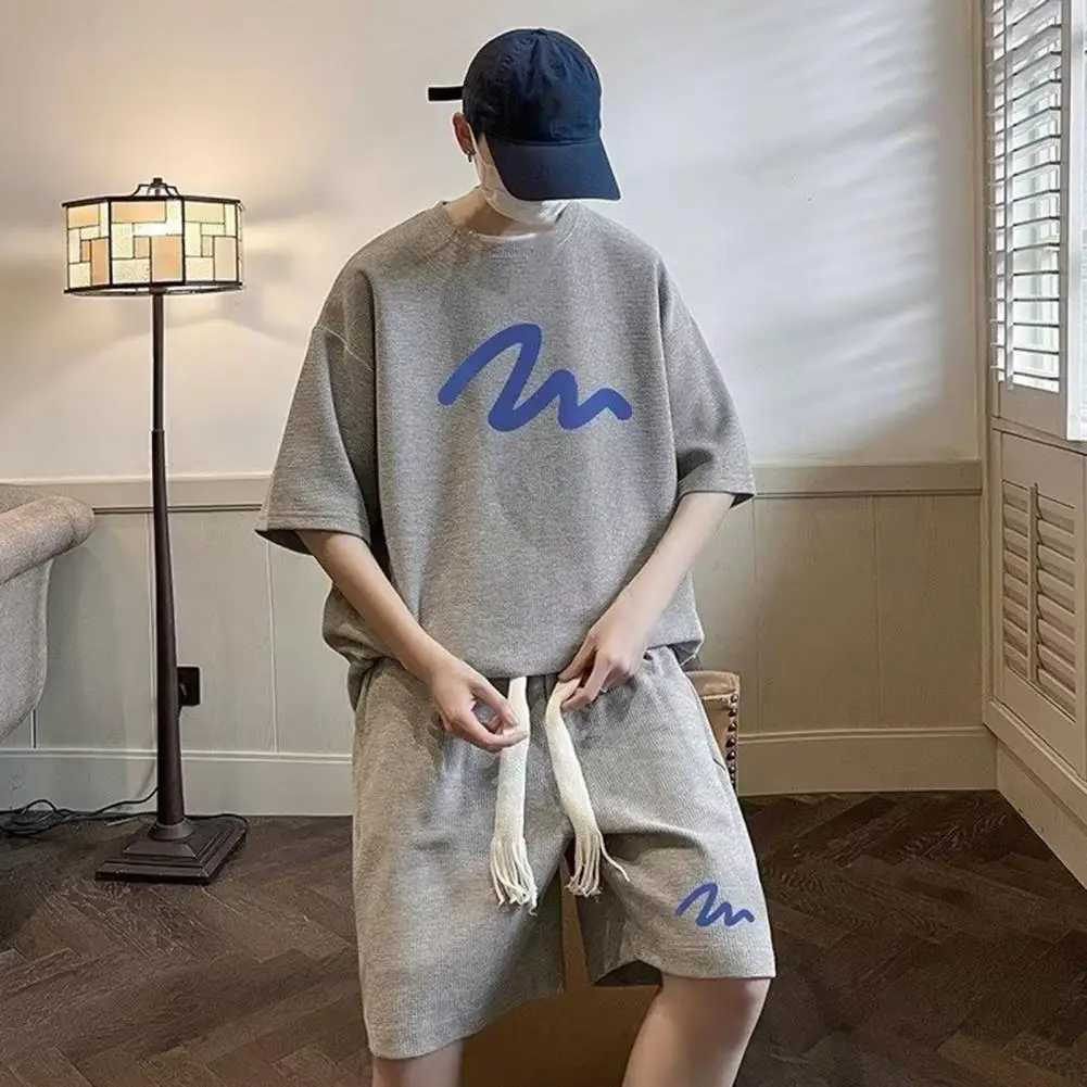 Mens sportswear mens summer casual suit set with O-neck short sleeved T-shirt and elastic drawstringXJ250412