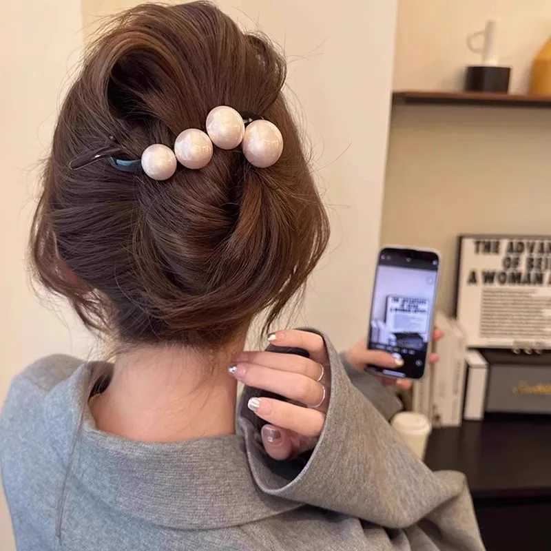 Elegant pearl twisted hair clip suitable for womens long hair racks hair clips barrel shaped sweet hair headbands fashionable hair accessories Y250401