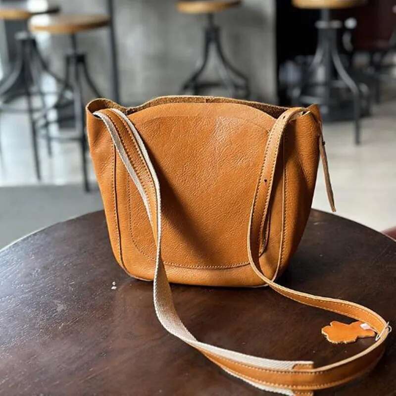 Tanned Cow Leather Crossbody Bag Korea Women Leather Handbag Design Vintage Bucket Phone Shoulder Crossbody Bags