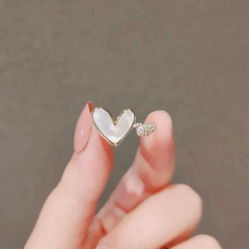 Exquisite zircon white open ring suitable for womens fashionable personalized daily Accord party jewelry birthday giftXJ250412