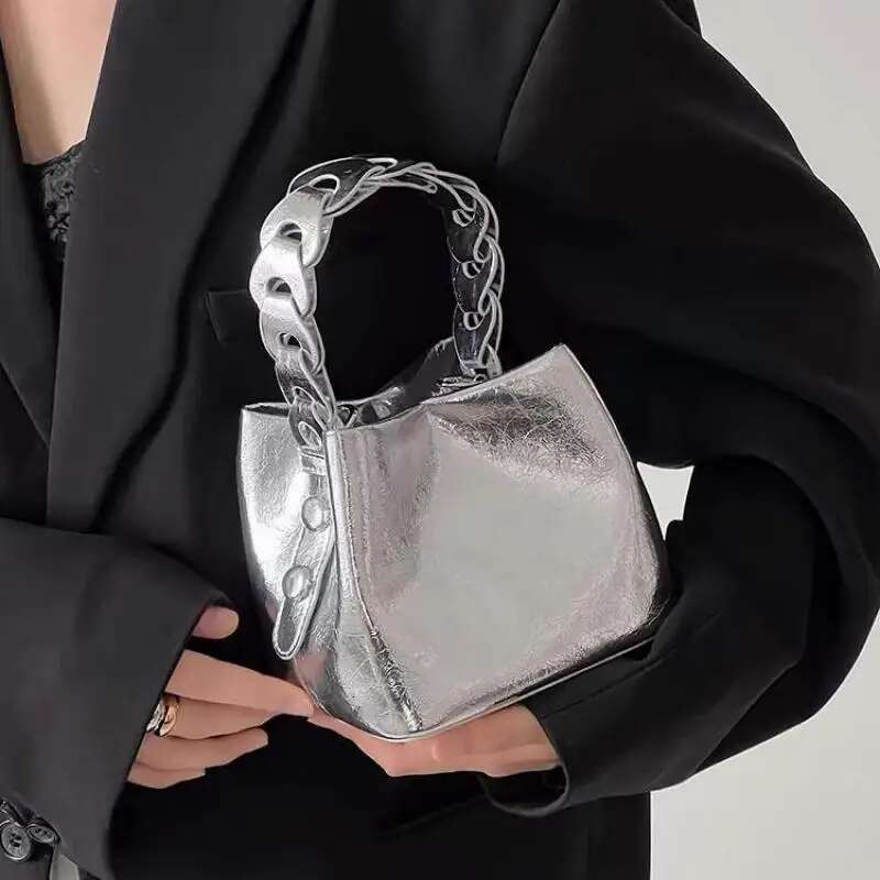 2024 New Fashion Sier Patent Leather Shiny Surface Bucket Shaped Handbag For Dinner Party Temperament Diagonal Cross Bag Trend