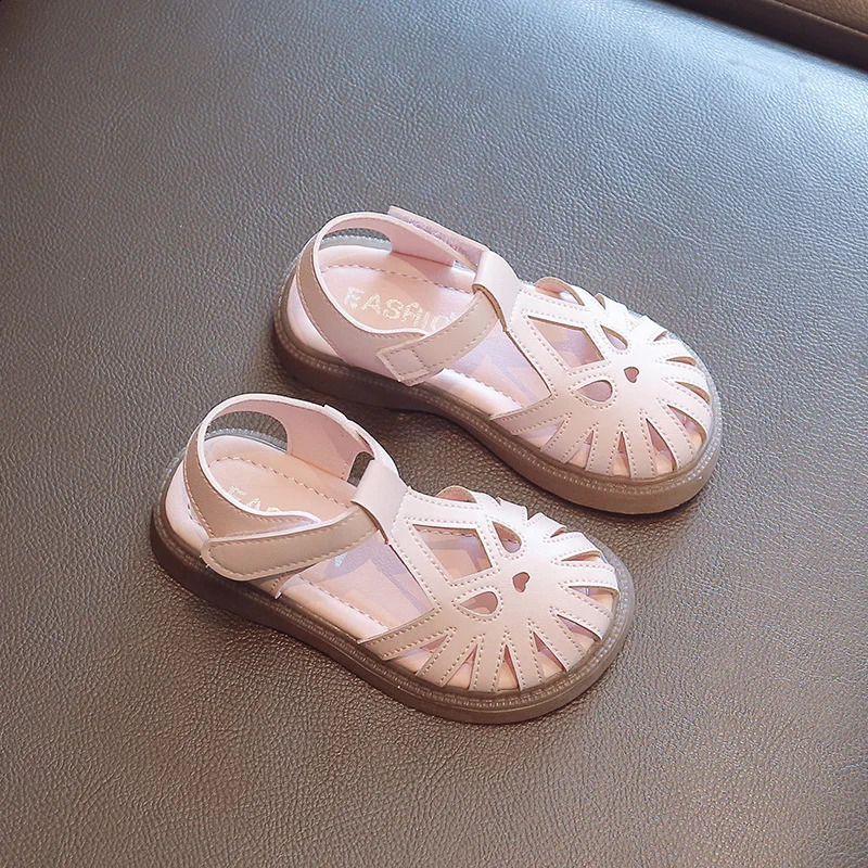 2024 Childrens Sandals Summer Girls Princess Toe Wrapped Flat Sandals Fashion Solid Color Kids Causal Cut-outs Non-slip Sandals 250411