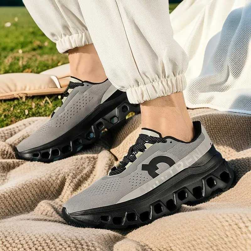 New outdoor sports shoes for men and wen casual fashion Breathable running shoes Breathable couple shoes Z250411