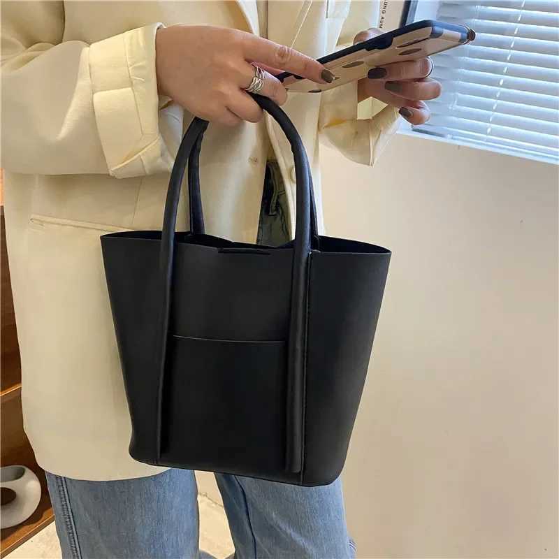Casual womens horizontal bag foldable casual textured bucket bag handbag designer bag womens childrens bagXJ250412