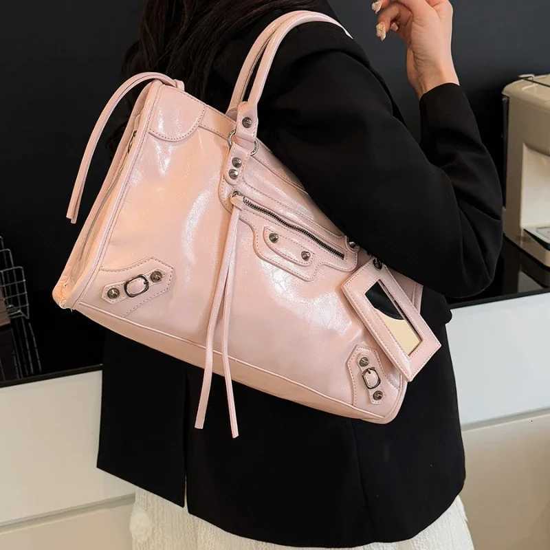 Popular Womens Shoulder Bag In Leather - Classic Elegant Messenger Handbag Tote For Ladies Luxury Brand DesignerW251111