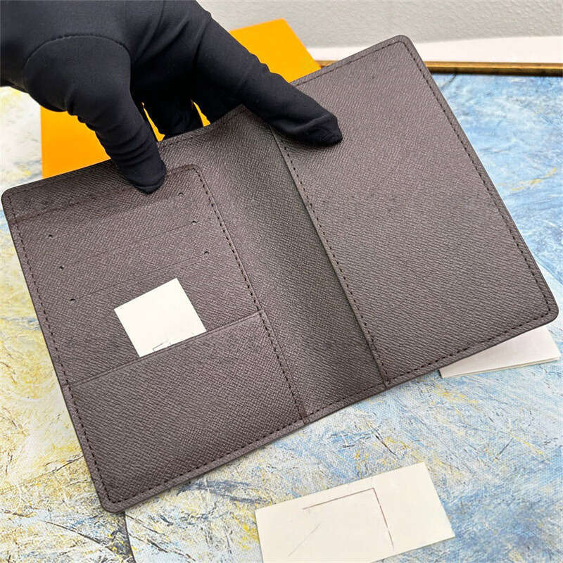 Holder Designer High quality Classic Card Holder credit card wallets passport COVER fashion temperament Women Wallet Unisex Passport Book Fold Wallet 