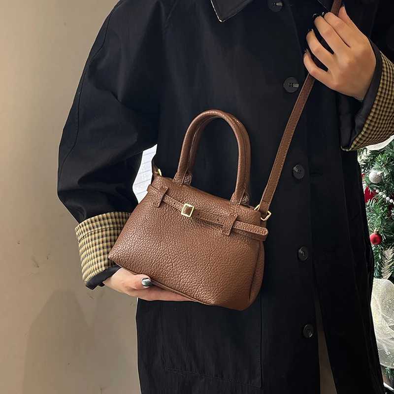 Womens Fashion Shoulder Bucket Bag PU Leather Retro Bucket Cross Body Bag Adjustable Shoulder Strap Luxury Sahel Bag Womens Date BagXJ250412