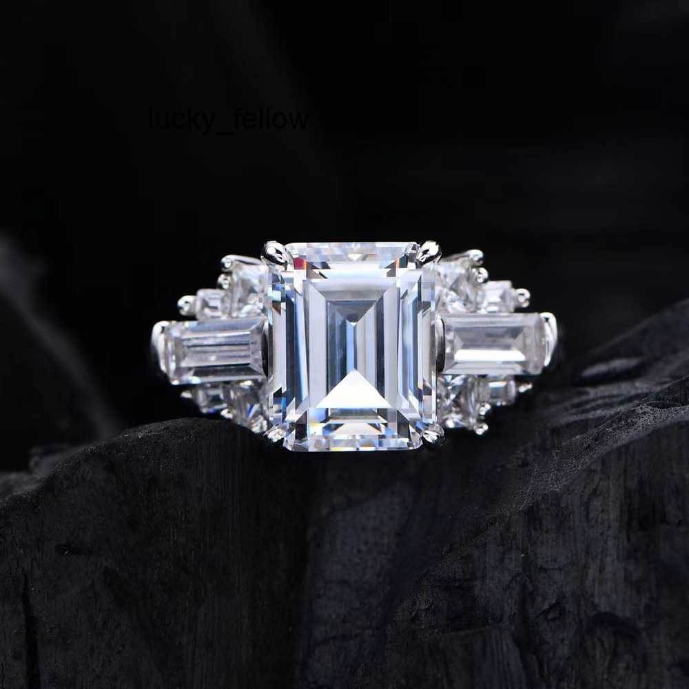Wholesale 4ct Moissanite 8*10mm Emerald Cut 925 Sterling Silver Womens Wedding Rings for Parties and Engagements