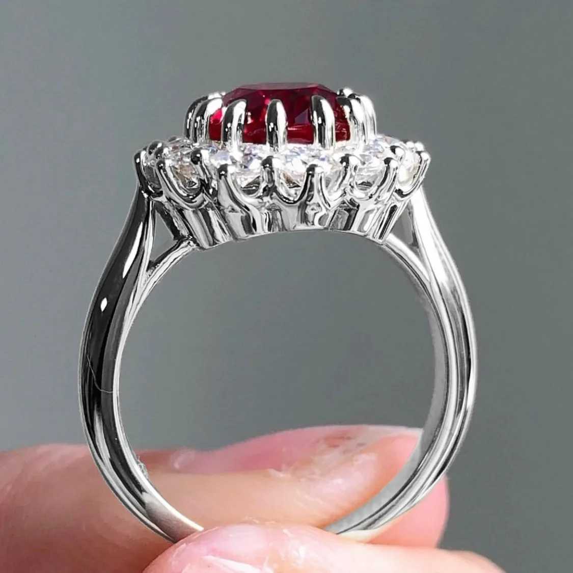 New Ruby Ring Fashion Simple Womens Zircon Jewelry WeddingXJ250412