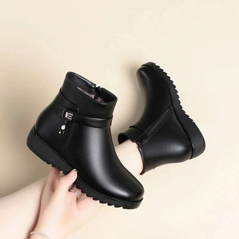 2025 New Soft Shoes Women's Wool Side Zipper Thick Bottom Short Casual Round Head Designer Fashion Flat Shoes