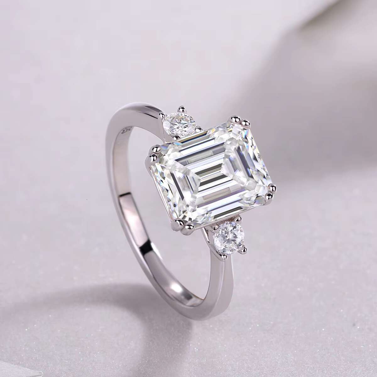 SGARIT Wholesale Jewelry S925 Silver Three Stone Moissanite Diamond Ring 4CT Emerald Cut Gold Plated Moissanite Engagement Ring