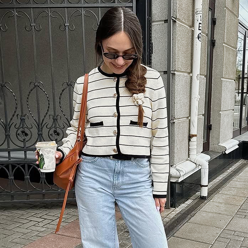 Women's Clashing Stripe Fitted Sweater Casual Street Hundred Top Exquisite Round Neck Wide Clashing Color Side Design Sense Fashion Spring---NBL1