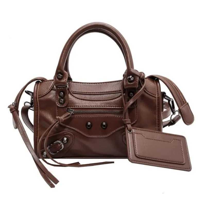 Sharp Tailored Silhouette Handbag Precision-Cut Light Luxury Female Bag for Corporate Fashion LeadershipW251111